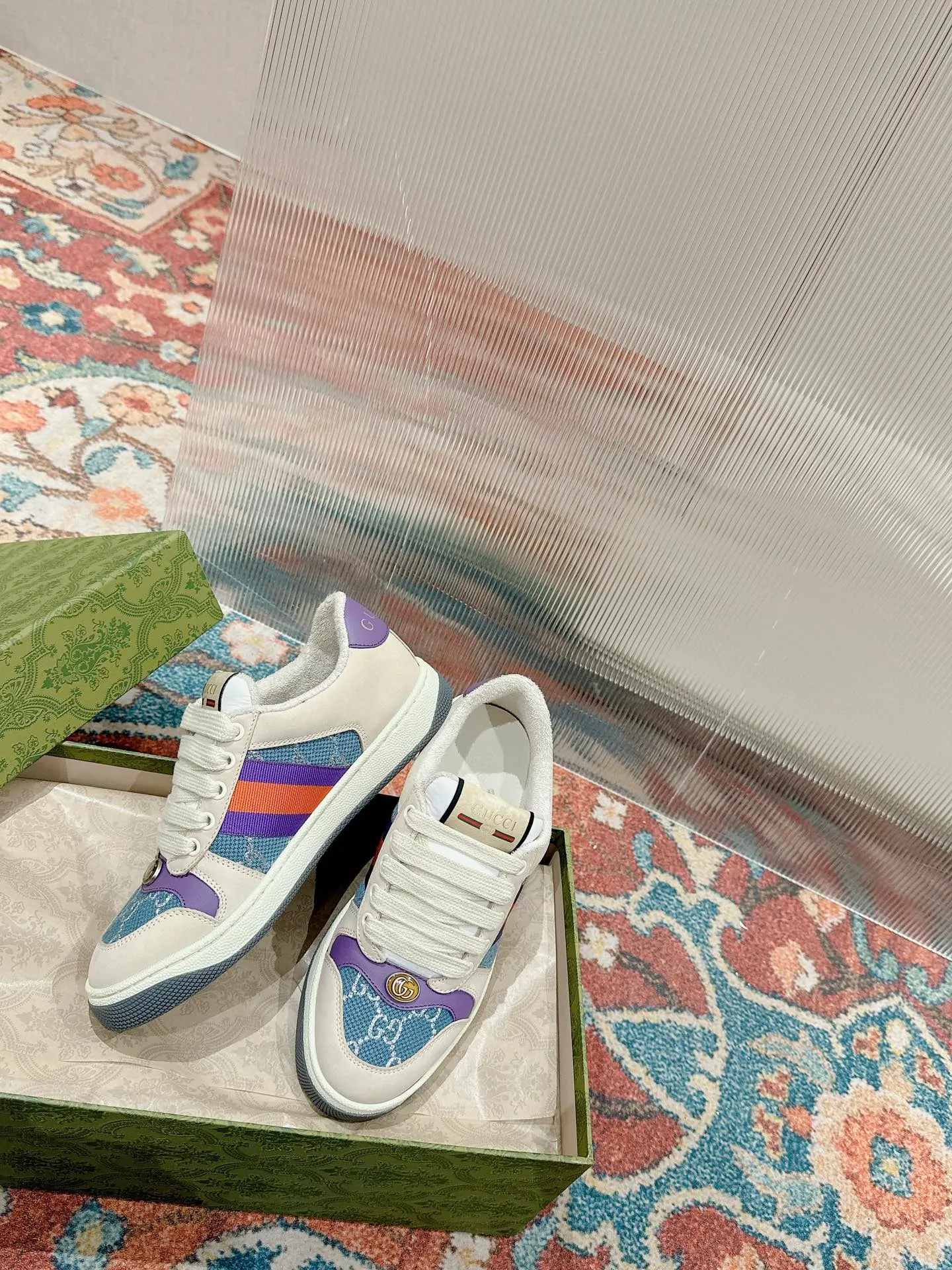 👟👟Ex-factory price 560👟👟 Men ➕10 Gucci————Purchase version GG series distressed dirty shoes-hot style is coming! 9 times out of 10 sales, you will definitely get the money. Ready stock! Spot goods! Spot goods! New colors added - the ultimate version on the market! Purchase the original version and develop it... fabric, material, outsole, and details can be compared at will! Open-mold Swarovski one-to-one replica rhinestone chain...Metal cherry pendant...Metal double G crystal cylindrical mark...Gucci original customized narrow webbing...Super flash series - flash diamond chain. The cherry decoration is detachable and can be changed into two to match with each other to show your personality. Exclusive color-brushed cowhide fabric. Hand-made distressed is very textured and has a sense of luxury! The details of the workmanship can be seen in the drawings, and no line is missed. The original terry cloth is delicate, soft and more comfortable and breathable. The privately stamped two-color original TPU outsole (lower layer is wider and the upper layer is narrower). Matching packaging⭐️ Size: Female 35-40 Male 39-44 (Female 41 Male 45 customized)